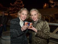 2017 - Voradventtfeier mit Prominenten. auf Gut Aiderbichl in Henndorf bei Salzburg : Voradventfeier, Adventfeier, Prominente, Gut Aiderbichl, Tierhof, Tierheim, Gnadenhof, Tierasyl, Kessler-Zwillinge, Kessler, Alice, Ellen, Teetassen, posieren