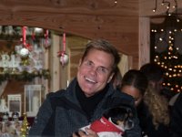 2017 - Voradventtfeier mit Prominenten. auf Gut Aiderbichl in Henndorf bei Salzburg : Voradventfeier, Adventfeier, Prominente, Gut Aiderbichl, Tierhof, Tierheim, Gnadenhof, Tierasyl, Lied3rmacher, Produzent, Musiker, Dieter, Günter, Guenter, Bohlen, Hund, lächeln, laecheln