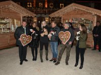2017 - Voradventtfeier mit Prominenten. auf Gut Aiderbichl in Henndorf bei Salzburg : Voradventfeier, Adventfeier, Prominente, Gut Aiderbichl, Tierhof, Tierheim, Gnadenhof, Tierasyl, Sängerin, Saengerin, Leona, Lewis, Unternehmerstochter, Karin, Glock, Musikproduzent, Dieter, Günter, Guenter, Bohlen, Fernsehjournalist, Christian, Clerici, Lebkuchenherz, Geschäftsführer, Dieter, Ehrengruber, Schauspielerin, Kristin, Davis, Hunde