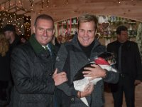 2017 - Voradventtfeier mit Prominenten. auf Gut Aiderbichl in Henndorf bei Salzburg : Voradventfeier, Adventfeier, Prominente, Gut Aiderbichl, Tierhof, Tierheim, Gnadenhof, Tierasyl, Dieter, Bohlen, Musikproduzent, Modern Talking, Hund, Ehrengruber, Geschäftsführer, Geschaeftsfuehrer
