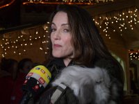 2017 - Voradventtfeier mit Prominenten. auf Gut Aiderbichl in Henndorf bei Salzburg : Voradventfeier, Adventfeier, Prominente, Gut Aiderbichl, Tierhof, Tierheim, Gnadenhof, Tierasyl, Kristin, Davis, Sex and the City, Cahrlotte, York, amerikanisch, Portraits, Inverview, Mikrofon, NTV