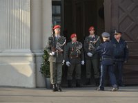 2017 -  : Besuch, Prinz, Charles, England, Battenberg, Mountbatten, Bellariator, Gardeeinheit, österreichisches Bundesheer, oesterreichisches Bundesheer, Unteroffiziere, Polizisten, Hofburg, Wien, Gewehr, GArdeuniform, rotes Barrett, Staatsbesuch