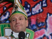 2018 - Empfang des Aachener Karnevalvereins beim Oberbürgermeister von Aachen, Marcel Philipp, im Aachener Rathaus  : Elisenbrunnen, AKV, Aachener Karnevalsverein, Mike I., Foellmer, Karnevalsprinz, roter Saal, Prinzenkappe, Federn, Zepter, Uniform, Aachener Karnevalsprinz 2018, Portraits