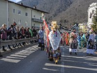 Faschingsveranstaltung "Fetzenzug 2017" in Ebensee am Traunsee, in Oberösterreich : Fasching, Faschingsveranstaltung, Karnevalsveranstaltung, Fetzenzug, Ebensee, Brauchtum, Masken, Zugbeginn, Anführer, Anfuehrer, Ortsstraße, Ortsstrase, Dorfstraße, Dorfstrasse, Tradition, Traunsee, Salzkammergut, Larven, Faschingslarven, humorvoll, urtümlich, urtuemlich, historisch, Fetzenfahne