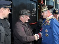 2017 - Traditions-Kaiserzug von Attnang-Puchheim nach Bad Ischl : Kaiserzug, Tradition, historisch, Touristenattraktion, Salzkammergut, Fremdenverkehrsattraktion, Eisenbahn, Spektakel, Ehrung, Eisenbahnbeamte, Lokomotivführer, Lokomotivfuehrer, Bahnhof, Offizier, Oberst, Franz, Prandstätter, Prandstaetter