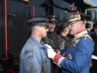 2017 - Traditions-Kaiserzug von Attnang-Puchheim nach Bad Ischl : Kaiserzug, Tradition, historisch, Touristenattraktion, Salzkammergut, Fremdenverkehrsattraktion, Eisenbahn, Spektakel, Ehrung, Eisenbahnbeamte, Lokomotivführer, Lokomotivfuehrer, Bahnhof, Offizier, Oberst, Franz, Prandstätter, Prandstaetter