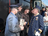 2017 - Traditions-Kaiserzug von Attnang-Puchheim nach Bad Ischl : Kaiserzug, Tradition, historisch, Touristenattraktion, Salzkammergut, Fremdenverkehrsattraktion, Eisenbahn, Spektakel, Ehrung, Eisenbahnbeamte, Lokomotivführer, Lokomotivfuehrer, Bahnhof, Karl, Reitter, Reiter