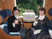 2017 - Traditions-Kaiserzug von Attnang-Puchheim nach Bad Ischl : Kaiserzug, Tradition, historisch, Touristenattraktion, Salzkammergut, Fremdenverkehrsattraktion, Eisenbahn, Spektakel, Gesellschaftsdame, Heidi, Hufnagel, Hufnagl, Gatte, Picknickkorb, Sektglas