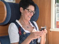 2017 - Traditions-Kaiserzug von Attnang-Puchheim nach Bad Ischl : Kaiserzug, Tradition, historisch, Touristenattraktion, Salzkammergut, Fremdenverkehrsattraktion, Eisenbahn, Spektakel, Bürgermeisterin, Ampflwang, Monika, Prachinger, Handy