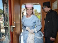 2017 - Traditions-Kaiserzug von Attnang-Puchheim nach Bad Ischl : Kaiserzug, Tradition, historisch, Touristenattraktion, Salzkammergut, Fremdenverkehrsattraktion, Eisenbahn, Spektakel, Sisidarstellerin, Sabine, Rossegger, Sisi, Sissy, Elisabeth, Kaiserin, Schaffner