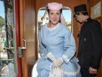 2017 - Traditions-Kaiserzug von Attnang-Puchheim nach Bad Ischl : Kaiserzug, Tradition, historisch, Touristenattraktion, Salzkammergut, Fremdenverkehrsattraktion, Eisenbahn, Spektakel, Sisidarstellerin, Sabine, Rossegger, Sisi, Sissy, Elisabeth, Kaiserin, Schaffner