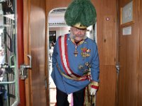 2017 - Traditions-Kaiserzug von Attnang-Puchheim nach Bad Ischl : Kaiserzug, Tradition, historisch, Touristenattraktion, Salzkammergut, Fremdenverkehrsattraktion, Eisenbahn, Spektakel, Kaiserdarsteller, Gerard, Fritz, besteigen, Federhelm, Orden, Schärpe, Schaerpe