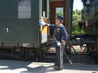 2017 - Traditions-Kaiserzug von Attnang-Puchheim nach Bad Ischl : Kaiserzug, Tradition, historisch, Touristenattraktion, Salzkammergut, Fremdenverkehrsattraktion, Eisenbahn, Spektakel, Leiter, Karl, Reitter, Reiter, reinigen, Reinigung, Handlauf, Ausstieg