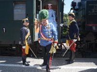 2017 - Traditions-Kaiserzug von Attnang-Puchheim nach Bad Ischl : Kaiserzug, Tradition, historisch, Touristenattraktion, Salzkammergut, Fremdenverkehrsattraktion, Eisenbahn, Spektakel, Kaiserdarsteller, Gerard, Fritz, verlassen, Ordonanzoffiziere, Michael, Federhelm, Schärpe, salutieren