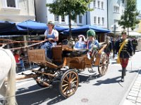 2017 - Traditions-Kaiserzug von Attnang-Puchheim nach Bad Ischl : Kaiserzug, Tradition, historisch, Touristenattraktion, Salzkammergut, Fremdenverkehrsattraktion, Eisenbahn, Spektakel, Fahrt, kaiserliches Paar, Pferdekutsche, Kaiserpaar, kaiserliches Paar, Kaiserdarsteller, Gerard, Fritz, Franz Josef I, Kaiserinnendartellerin, Sisidarstellerin, Sabine, Rossegger, Kutscherin, Ordonanzoffizier, Michael