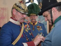 2017 - Traditions-Kaiserzug von Attnang-Puchheim nach Bad Ischl : Kaiserzug, Tradition, historisch, Touristenattraktion, Salzkammergut, Fremdenverkehrsattraktion, Eisenbahn, Spektakel, Ehrung, verdiente Mitarbeiter, Oberst, Offizier, Franz, Prandstätter, Prandstaetter, Kavallerie, Kaiserschützen, Kaiserschuetzen, Federhut, Kuchl