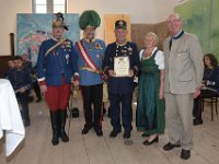 2017 - Traditions-Kaiserzug von Attnang-Puchheim nach Bad Ischl : Kaiserzug, Tradition, historisch, Touristenattraktion, Salzkammergut, Fremdenverkehrsattraktion, Eisenbahn, Spektakel, Ehrung, verdiente Mitarbeiter, Kaiserdarsteller, Gerard, Fritz, Oberst, Kavallerie, Offizier, Franz, Prandstätter, Leiter, Karl, Reitter, Reiter, Schärpe, Orden, Bart, Federhelm, Erzherzog, Johann, Habsburg-Lothringen, Gattin, Federhelm, Schärpe, Schaerpe, Orden, Urkunde