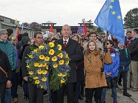 2019 - Feierlichkeiten zur 74. Wiederkehr der Befreiung des Konzentrationslagers Mauthausen, durch amerikanische Truppen  2019 - Feierlichkeiten zur 74. Wiederkehr der Befreiung des Konzentrationslagers Mauthausen, durch amerikanische Truppen. Dieses Bild zeigt eine europäische Abordnung unter der Führung des Euopaabgeorneten Jörg Wojahn : #1B#, 74. Befreiungsfeier, 74. Gedenkfeier, Abornung, Befreiungsfeier, Blumenkranz, Europa, Europafahne, Gedenkfeier, Geschichte, Joerg, Jörg, KZ, Konzentrationslager, Mauthausen, Wojahn, europaeisch, europäisch, historisch