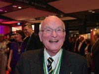 2018 - Karnevalsveranstaltung zur Ordensverleihung „Wider den Tierischen Ernst“ durch den Aachener Karnevalsverein (AKV), an den Ministerpräsidenten des deutschen Bundeslandes Baden-Württemberg Winfried Kretschmann im Eurogress, Moheimallee in Aachen : Eurogress, Aachen, Ordensverleihung, Wider den Tierischen Ernst, Karnevalsveranstaltung, AKV, Aachener Karnevalsverein, Dompropst, Manfred, von Holtum, lachen, heftig lachen, fröhlich, froehlich. liebenswürdig, liebeswuerdig, Portraits