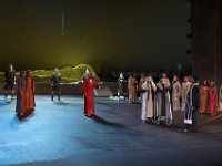 2019 - Fotoprobe zu den Passionsspielen Erl 2019.  Fotoprobe zu den Passionsspielen Erl 2019. Im kleinen Ort Erl, im Herzen des österreichischen Tirols, werden seit seit mehr als 400 Jahren alle sechs Jahre Passionsspiele aufgeführt. Vom 26. Mai bis 5. Oktober 2019 beteiligen sich rund 500 Laiendarsteller der 1450 Einwohner der Gemeinde Erl aktiv und unentgeltlich am Passionsspiel. Jesus (Florian Harlander) unterhält sich mit den Pharisäern. Links von jesus ist Jesus Mutter (Renate Maier) zu sehen. : Passionsspiele Erl 2019, Passionsspielhaus, Erl, Tradition, religiös, religioes, Überlieferung, Ueberlieferung, Tirol, Jesus, Florian, Harlander, Pharisäer, Pharisaeer, Diskussion, Jesus Mutter, Renate, Maier